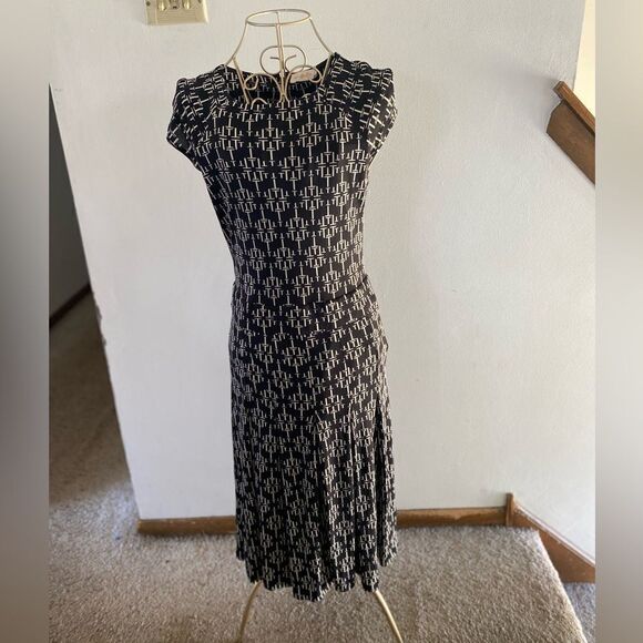 Tory Burch logo print 100% silk pleated dress size XS - Picture 2 of 11